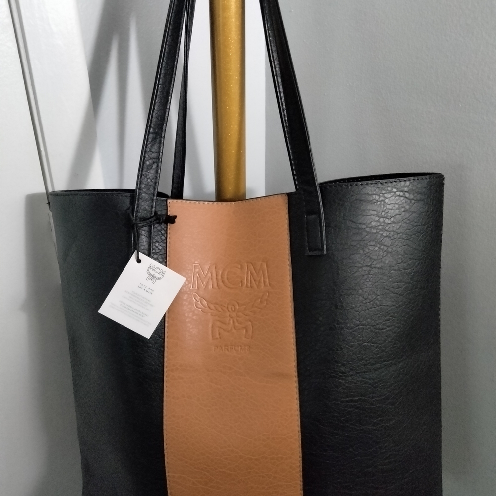 💯 Authentic McM Tote GWP